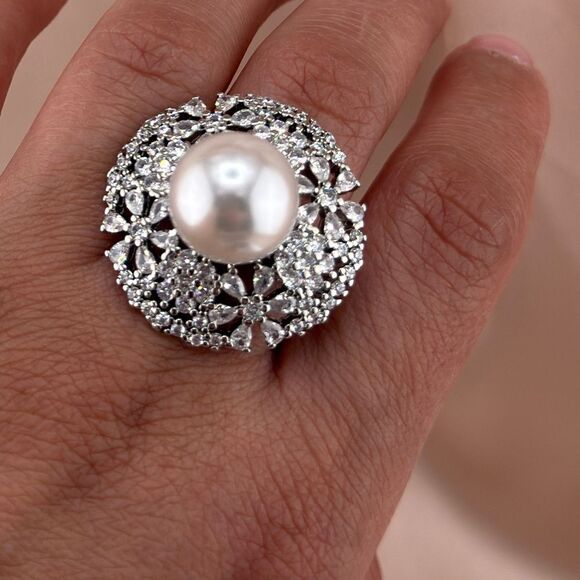 Elegant Pearl & AAA Cubic Zirconia Statement Ring - Picture 7 of 7